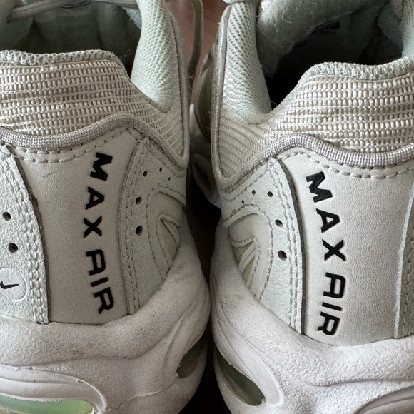 Nike Women's Sneakers in Light Green and White - Picture 9 of 9